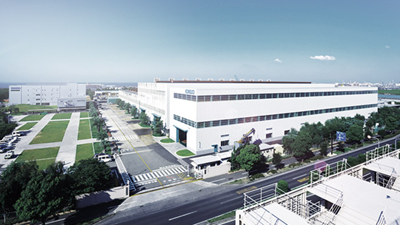 大久保事業所の工場建屋と敷地の様子。