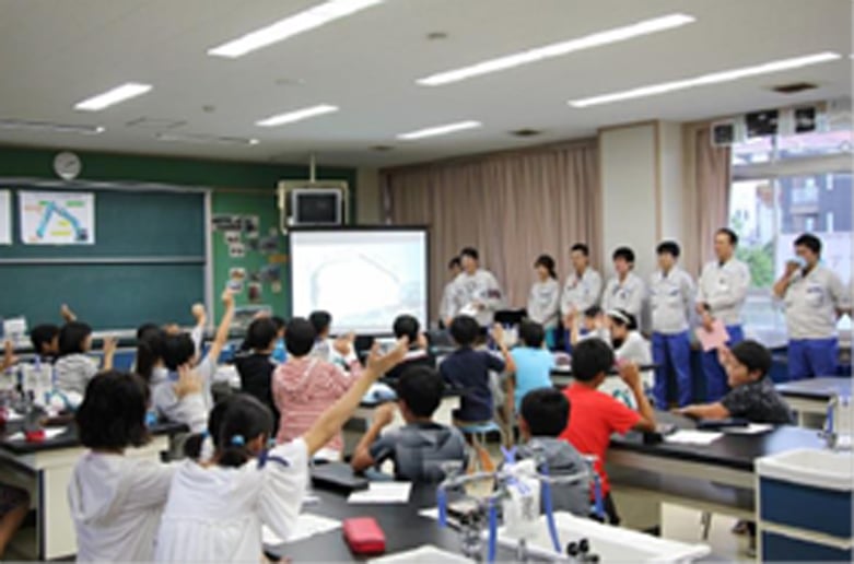 温品小学校で理科�の出前授業を開催