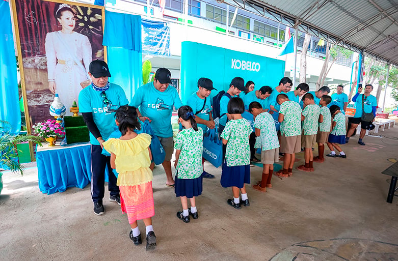 Wat Klong Khon 小学校への寄付とマングローブの植林