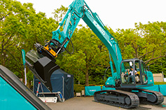 Model: SK200-10 チルトローテータ搭載機 / Location: 日本